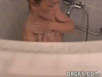 Sexy Milf washing her hot cunt